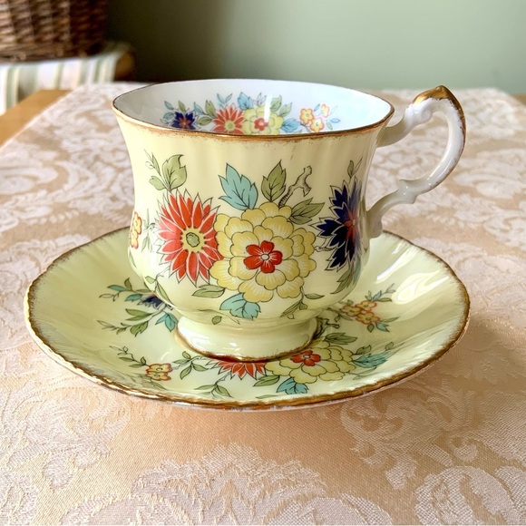 Paragon Oriental Series china cup and saucer - Picture 8 of 9